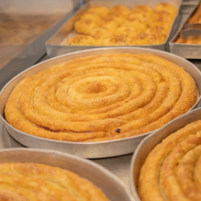 Tepsije bureka i pita u pekari